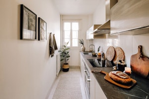 Charming Avenue Retreat image 13