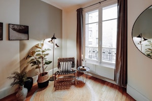 Charming Avenue Retreat image 12