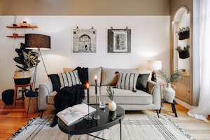 Charming Avenue Retreat image 11