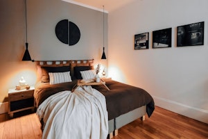 Charming Avenue Retreat image 8