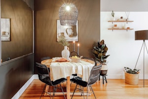 Charming Avenue Retreat image 7