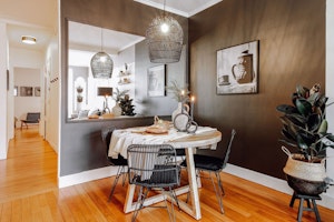 Charming Avenue Retreat image 5