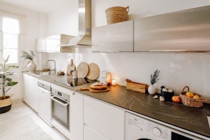 Charming Avenue Retreat image 4