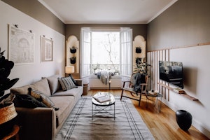 Charming Avenue Retreat image 1