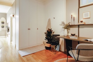 Charming Avenue Retreat image 2