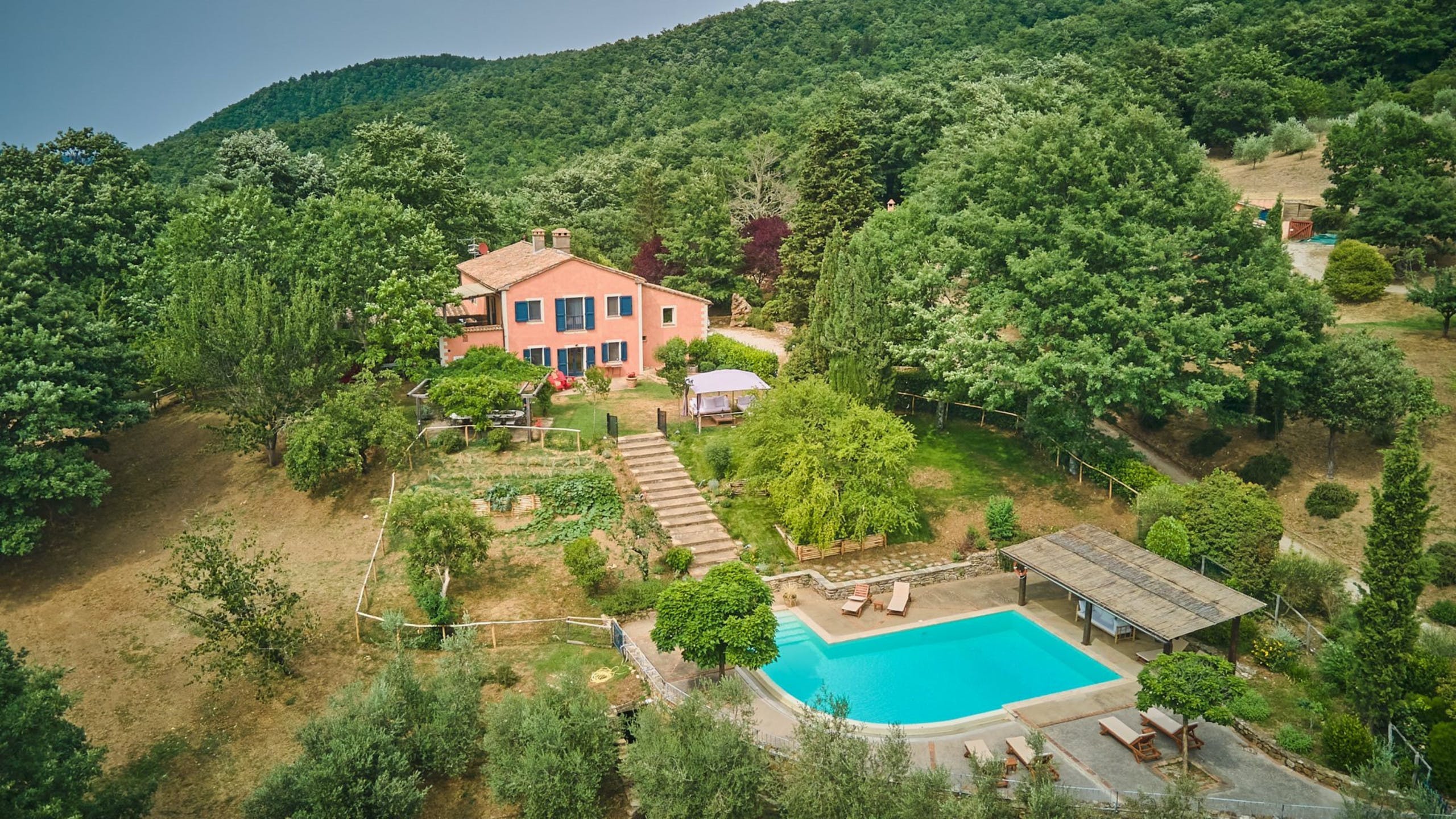 The Romance of Tuscany, Tuscany Plum Guide