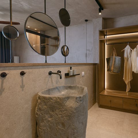 Get ready in the stylish bathroom for an evening out at the local taverna