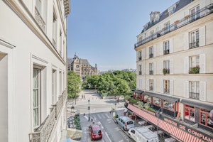 Sunlight in Paris image 3