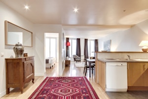 The Paris Pearl image 7