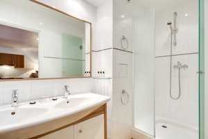 The Paris Pearl image 5