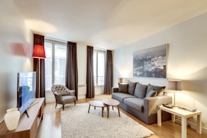 The Paris Pearl image 1