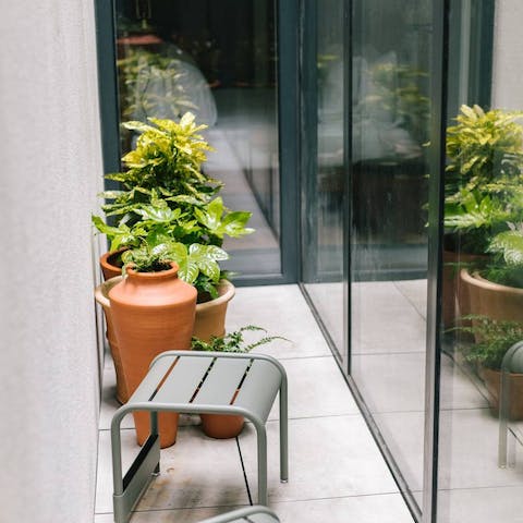Enjoy your morning coffee in the outside space – a rarity for central London