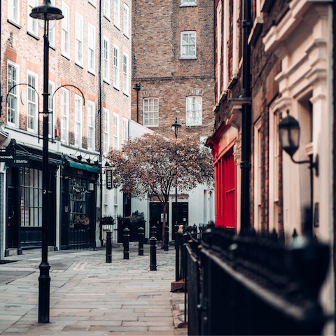 Explore London's historic centre from your base in Fitzrovia
