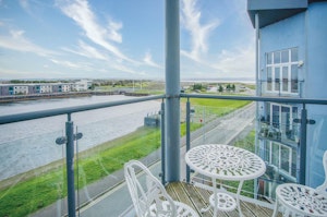 Dockside Daydream image 10