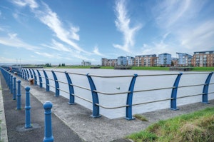 Dockside Daydream image 2