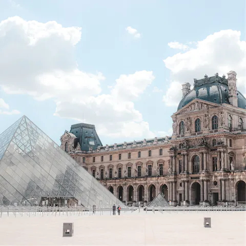 Walk to the Louvre in under fifteen minutes