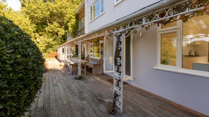 Midcentury in Somerset image 8