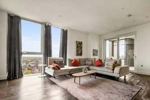 Penthouse over Nine Elms image 13