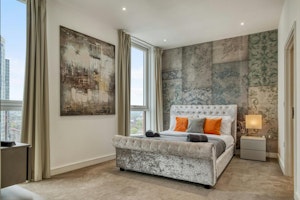 Penthouse over Nine Elms image 12