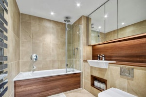 Penthouse over Nine Elms image 11