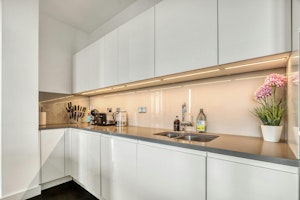 Penthouse over Nine Elms image 10