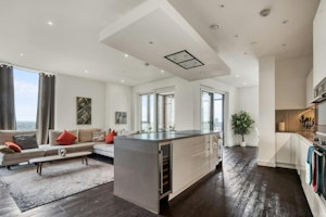 Penthouse over Nine Elms image 8