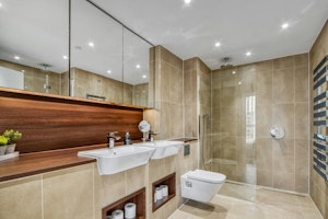 Penthouse over Nine Elms image 4