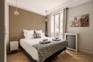Paris Blue image 8