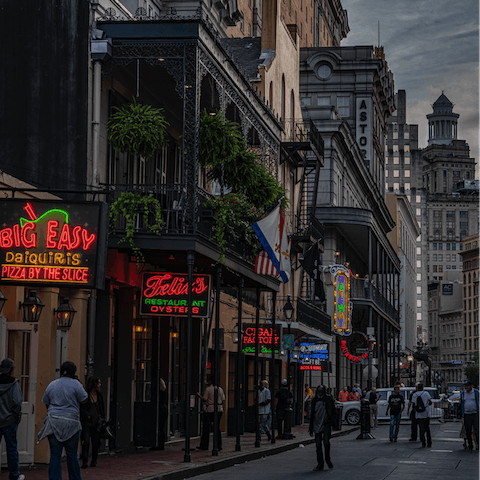 Hop around jazz bars, clubs, and speakeasies on the famous Bourbon Street – you're a six-minute drive away