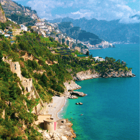 Immerse yourself in the breathtaking beauty of the Amalfi Coast 