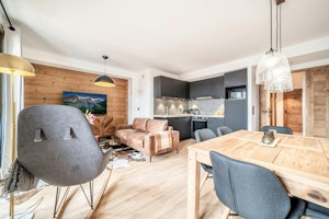 Huez Light image 14