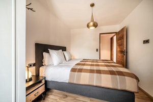 Huez Light image 11
