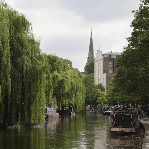 Enjoy romantic strolls beside Regent's Canal, just a seventeen-minute walk away