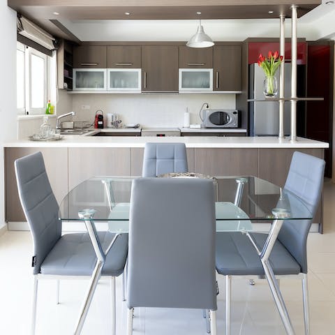Tuck into delicious Greek salad and grilled halloumi at your stylish dining set
