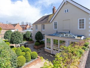 Chichester Garden Retreat image 1