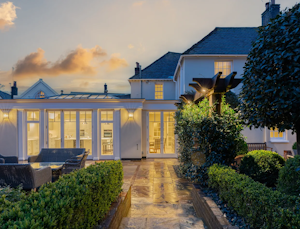 Chichester Garden Retreat image 5