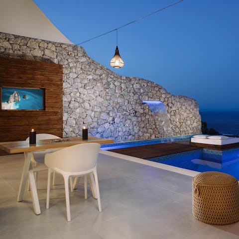 Settle in for a ambient Greek dinner overlooking the horizon