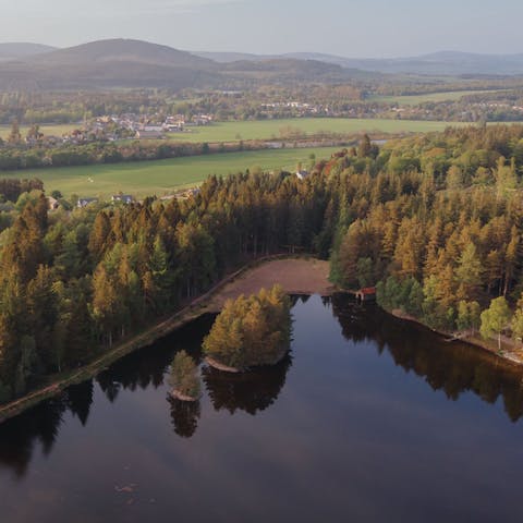 Enjoy the isolation of this idyllic spot on Loch Birsemore