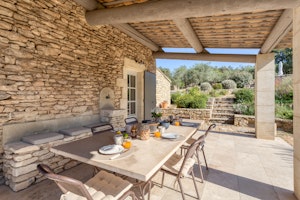 Gordes Hideaway image 10