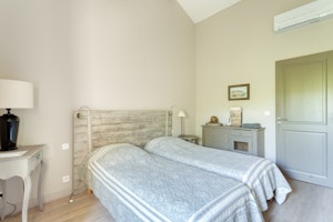 Gordes Hideaway image 9