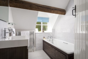 Dunford Barn image 9