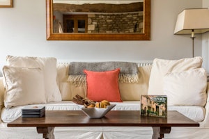 Dunford Barn image 7