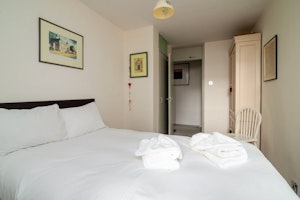 Perfect In Pimlico image 3
