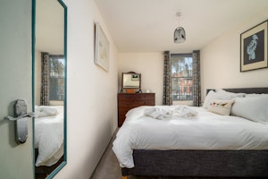 Perfect In Pimlico image 2