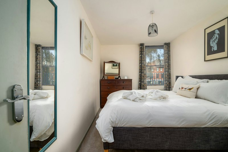 Perfect In Pimlico additional image
