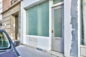 Parisian Whisper image 10