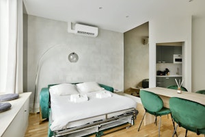 Parisian Whisper image 5