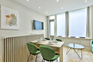 Parisian Whisper image 4