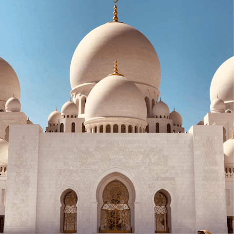 Visit the Grand Mosque, seventeen minutes away by car