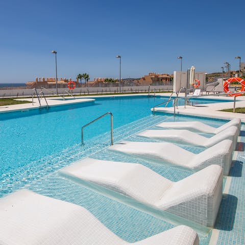 Cool off from the summer heat with a dip in the communal pool, or a rest on an in-pool lounger